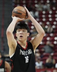 拓媒：杨瀚森传球精英级别&amp;amp;掩护和耐心好 防守出色&amp;amp;场上最强硬