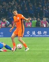 皇冠体育crown官网-引争议！申花扳平角球疑似越位获利 李可铲对方未吃牌&amp;弋腾被罚下