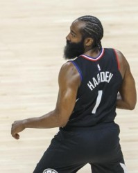 21分优势遭遇逆转末节崩盘 卢：我承担所有责任