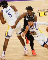 库里：卢尼不仅是夺冠功臣还是更衣室重要组成部分 我们会想念他