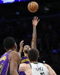 库里附体完爆利拉德！拉塞尔轰44分+9三分拯救湖人